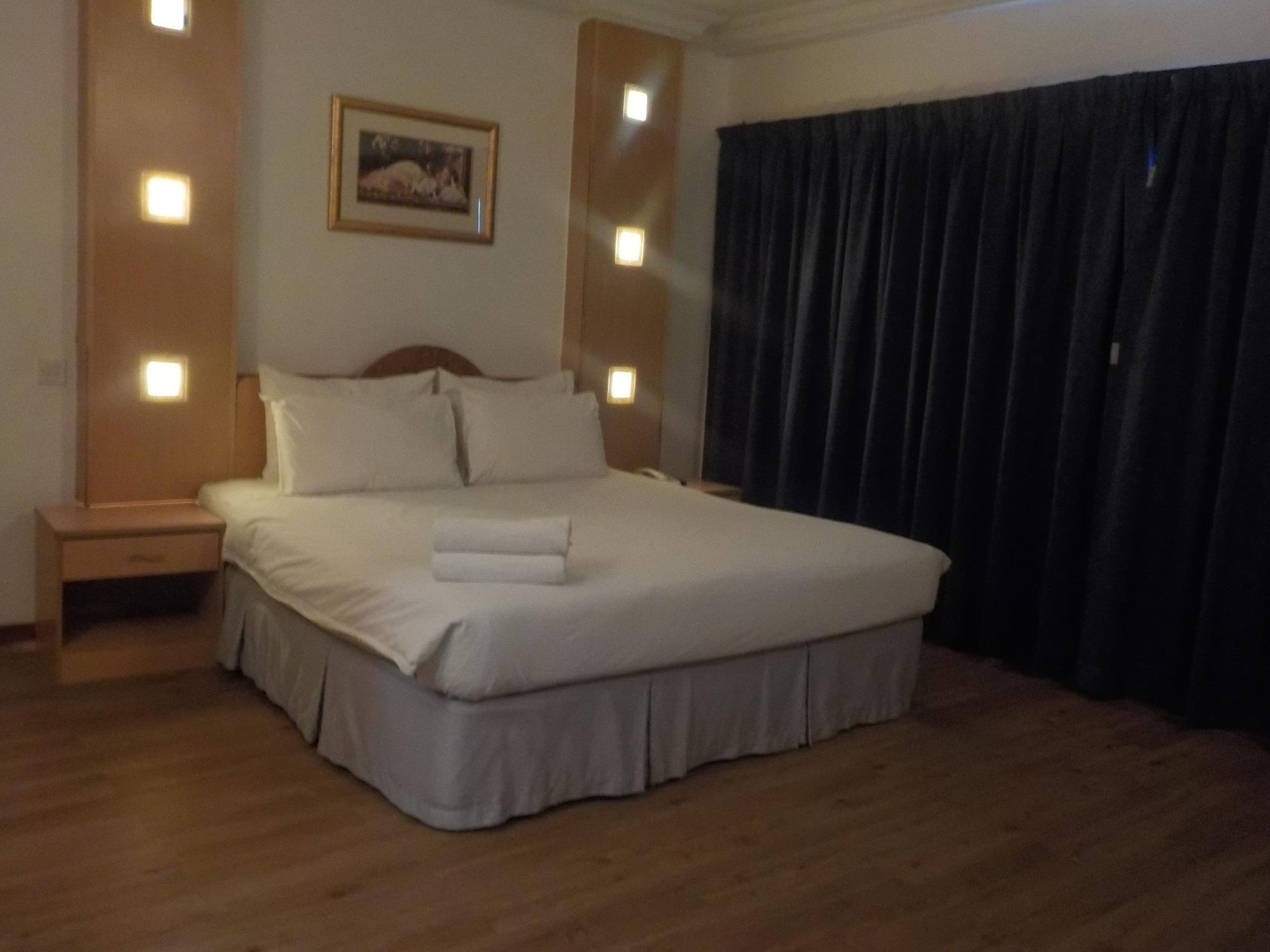Fair Park Hotel Ipoh Exteriör bild